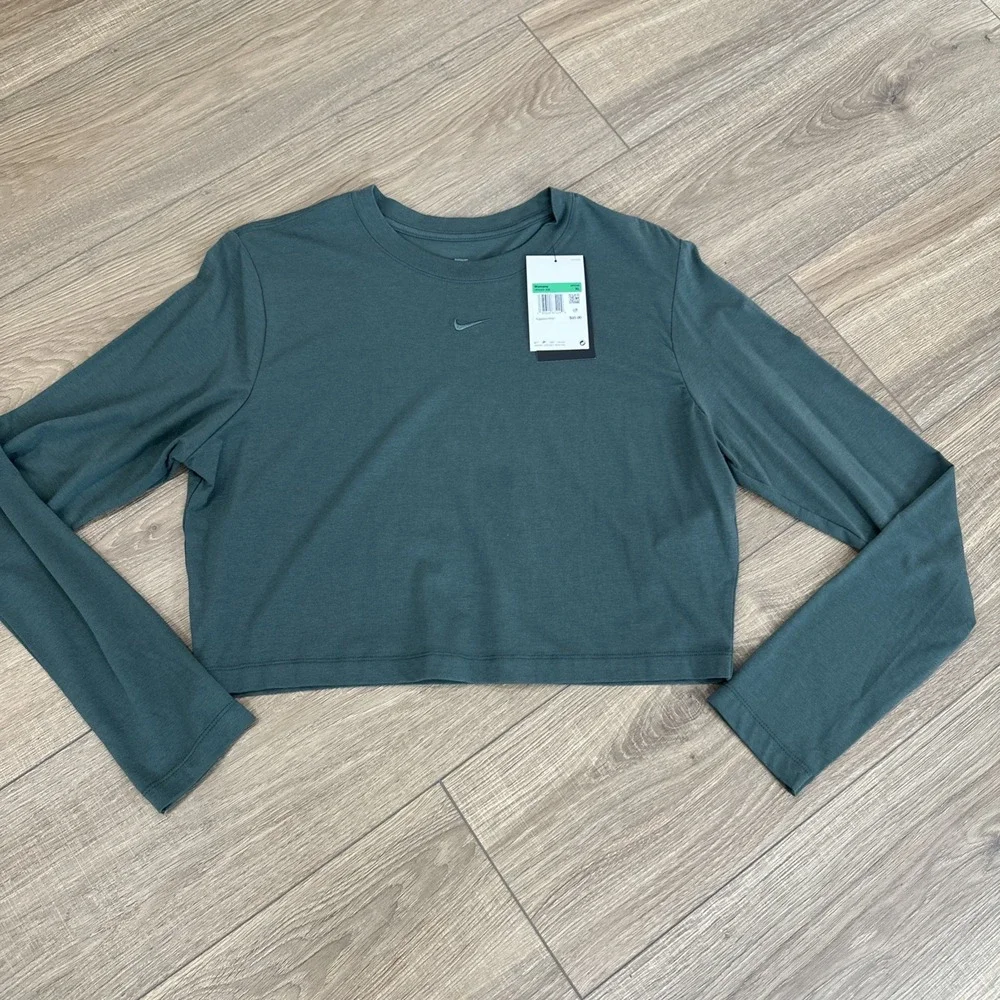 New Women's Nike Green Short Tee Slim Fit Long Sleeve Logo Size XL